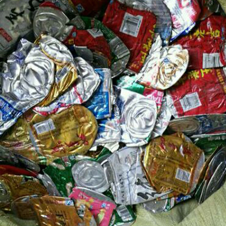 易拉罐壓扁——廢品回收的重要環(huán)節(jié)