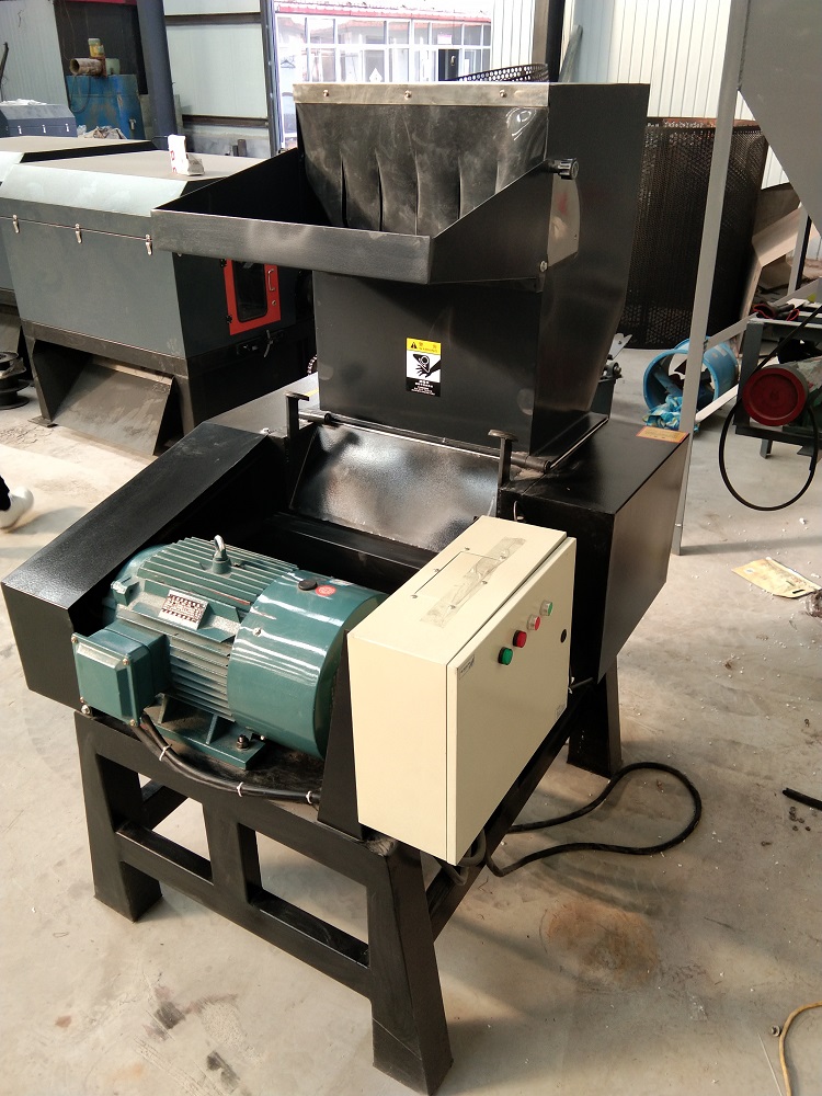 塑料粉碎機(jī)應(yīng)用的范圍